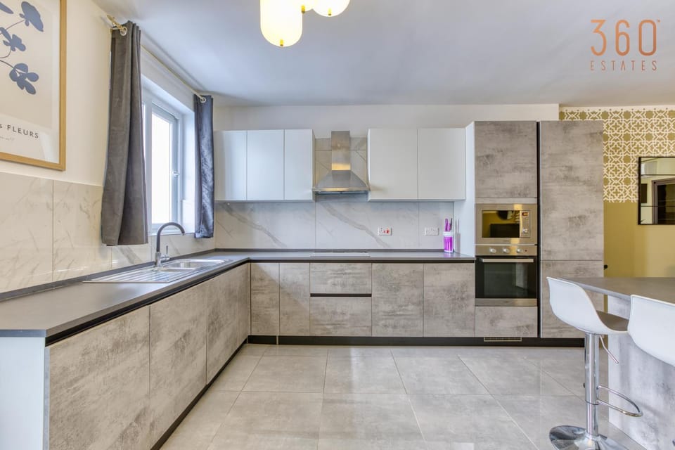 Kitchen or kitchenette, dishwasher, minibar, oven, pet friendly, stove