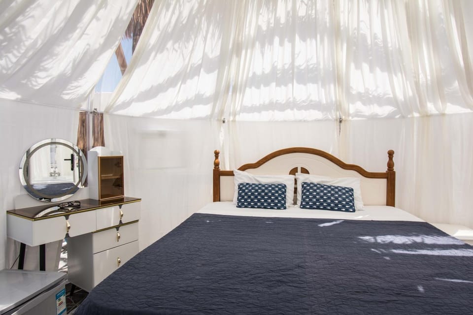 Bed, Photo of the whole room