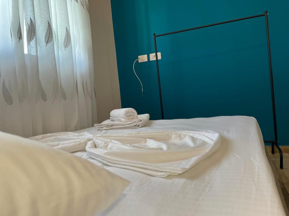 Bed, Photo of the whole room, Bedroom, towels