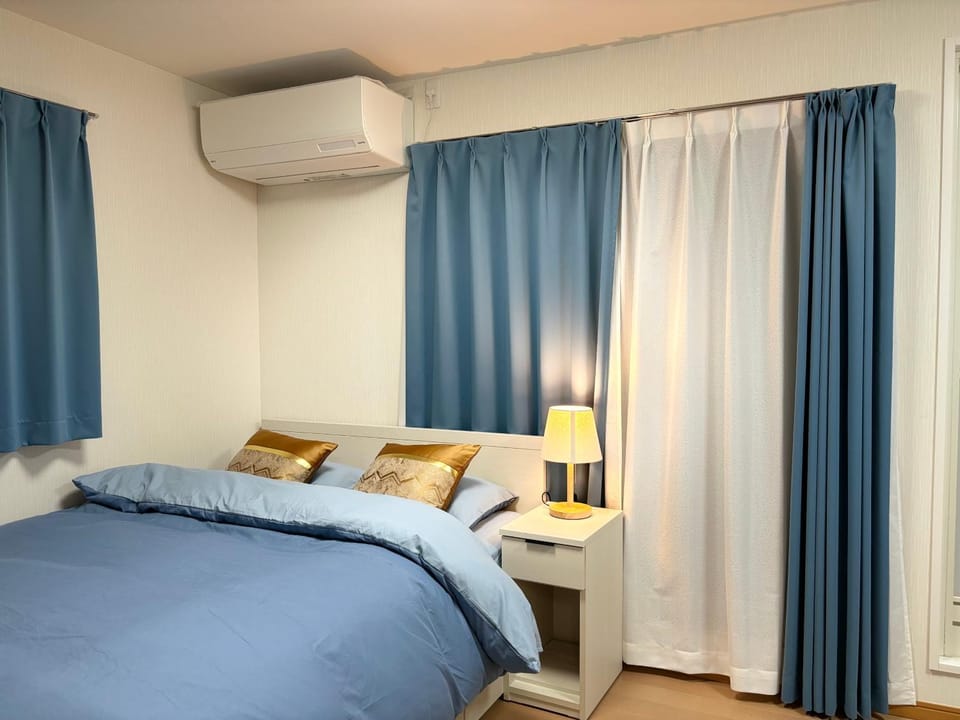 Bed, Bedroom, air conditioner