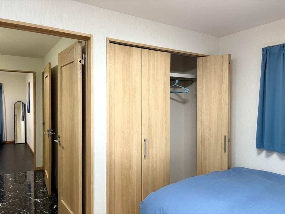Bedroom, wardrobe
