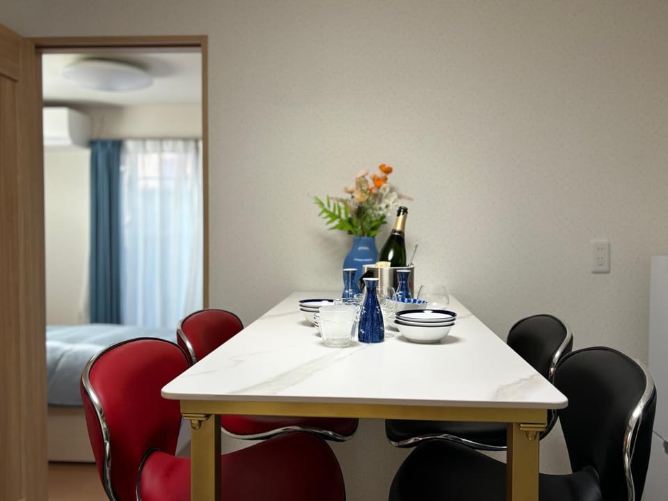 Living room, Lounge or bar, Seating area, Dining area