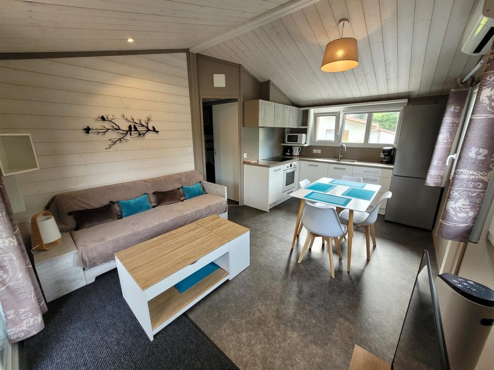 Kitchen or kitchenette, Living room, Photo of the whole room, Dining area