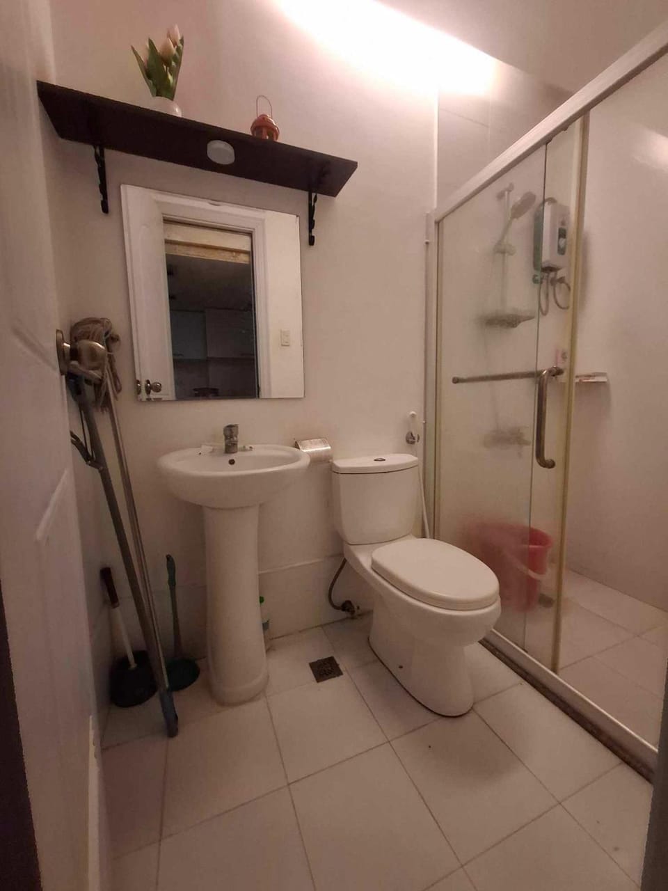 Shower, Toilet