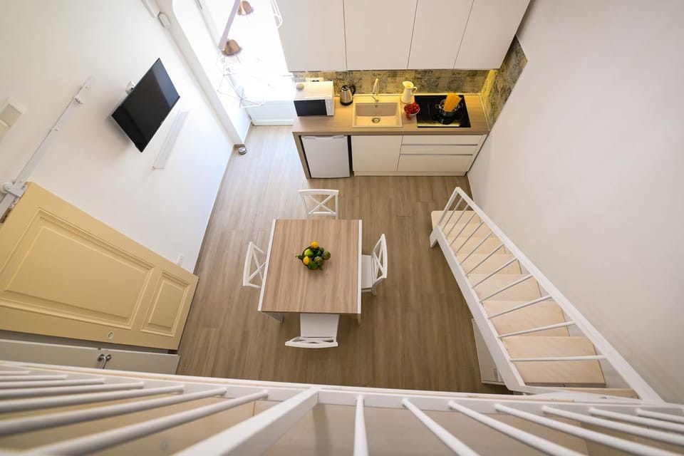 Kitchen or kitchenette, Living room, Seating area, Dining area, internet, kitchen