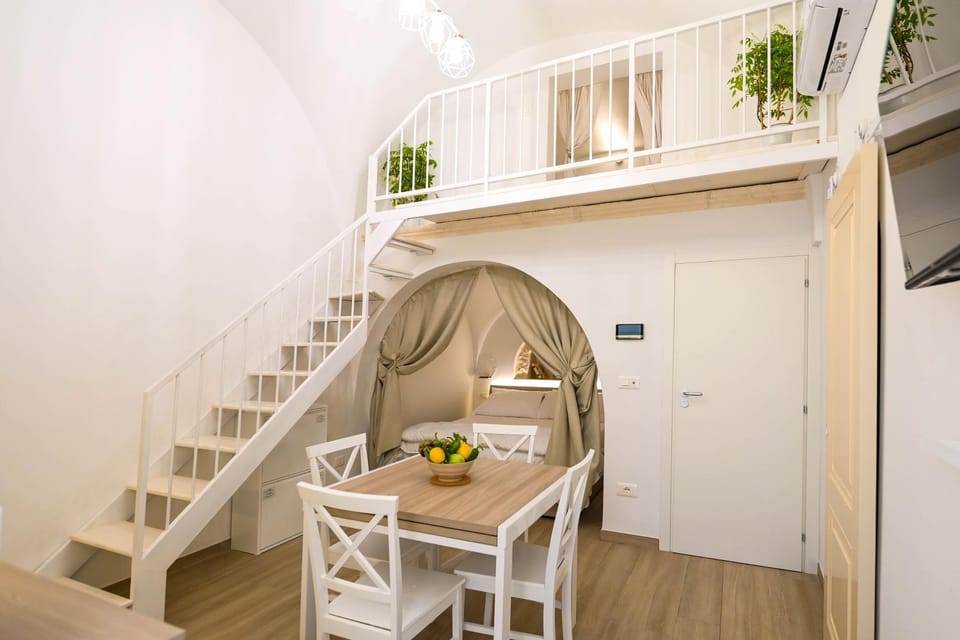 Kitchen or kitchenette, Living room, Seating area, Dining area, internet