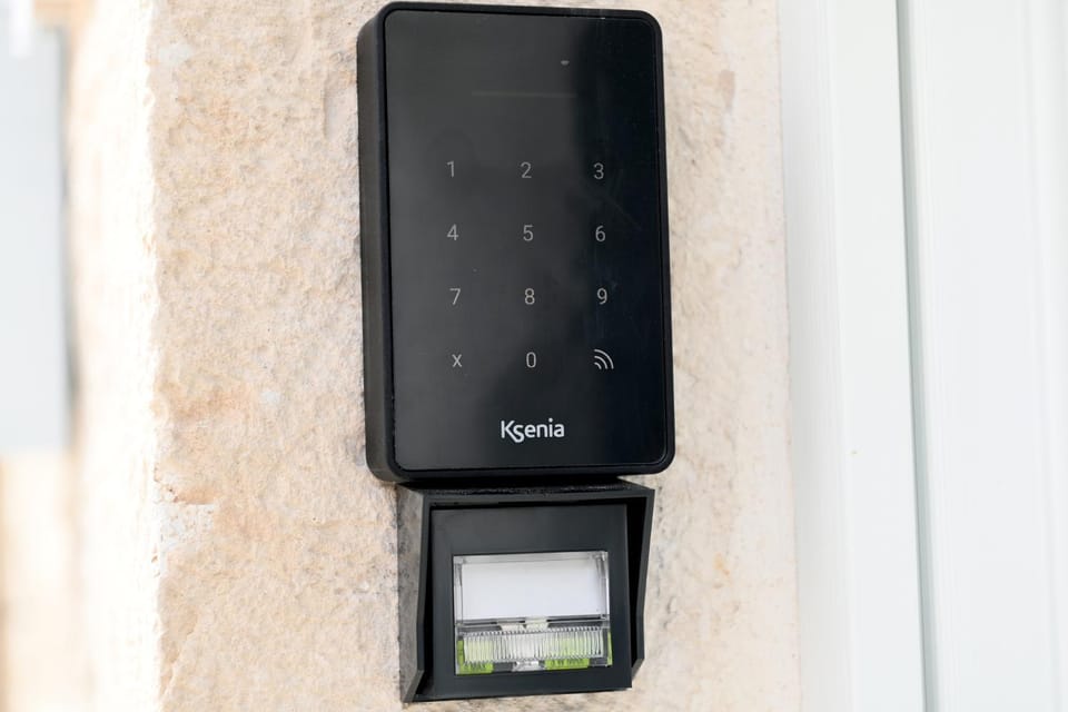 Property building, Facade/entrance