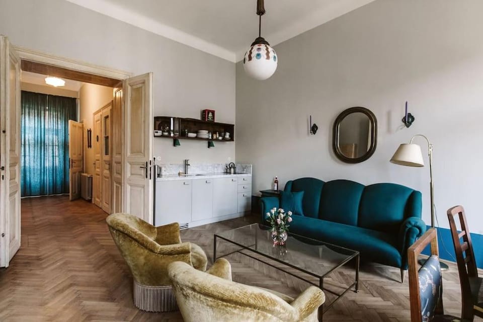Bed, Kitchen or kitchenette, Living room, Photo of the whole room, Seating area, Bedroom