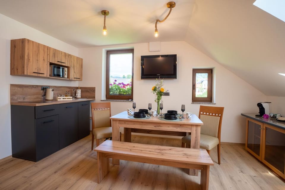 TV and multimedia, Seating area, kitchen