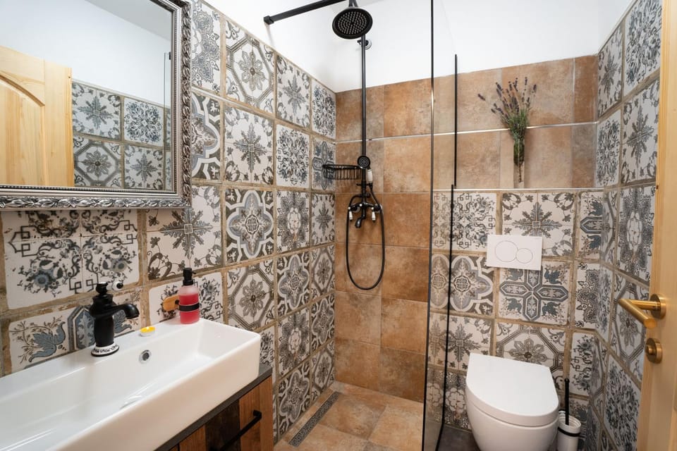 Shower, Toilet, Bathroom