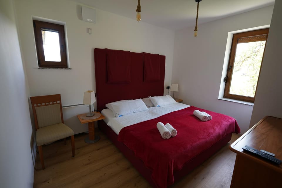 Bed, Photo of the whole room, Bedroom, towels