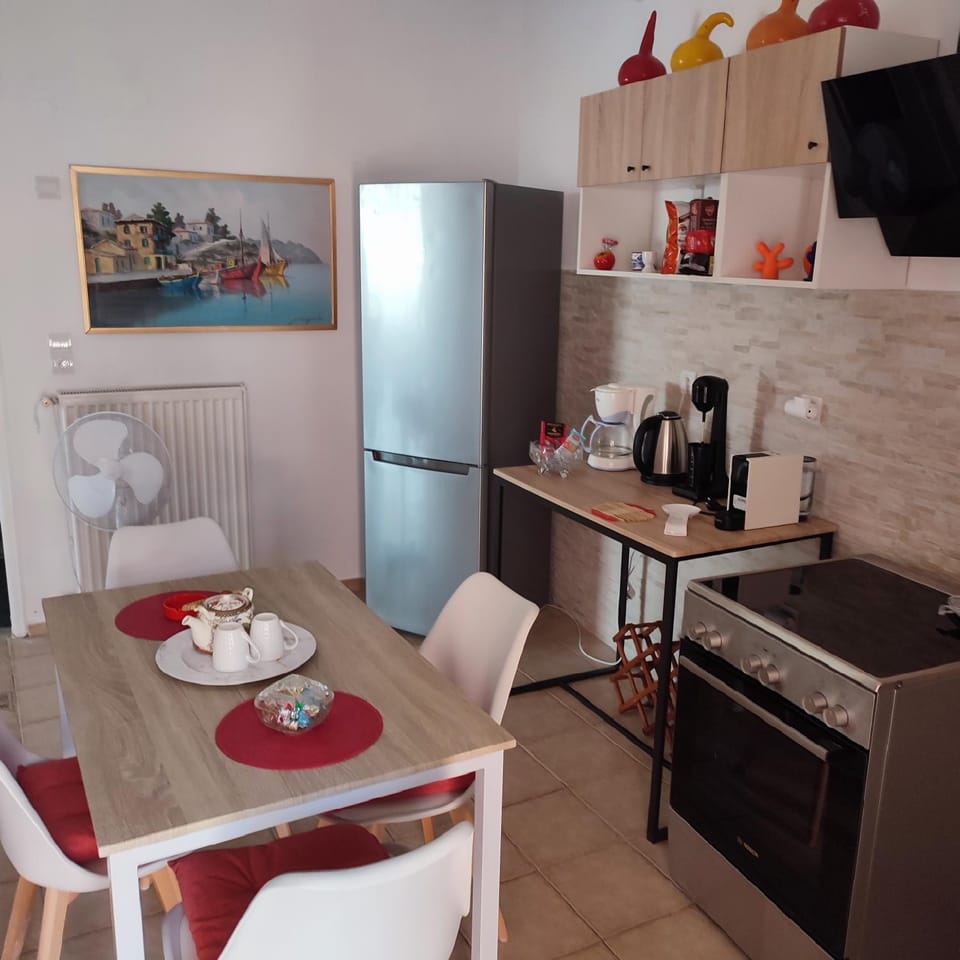 Kitchen or kitchenette, Dining area, pet friendly