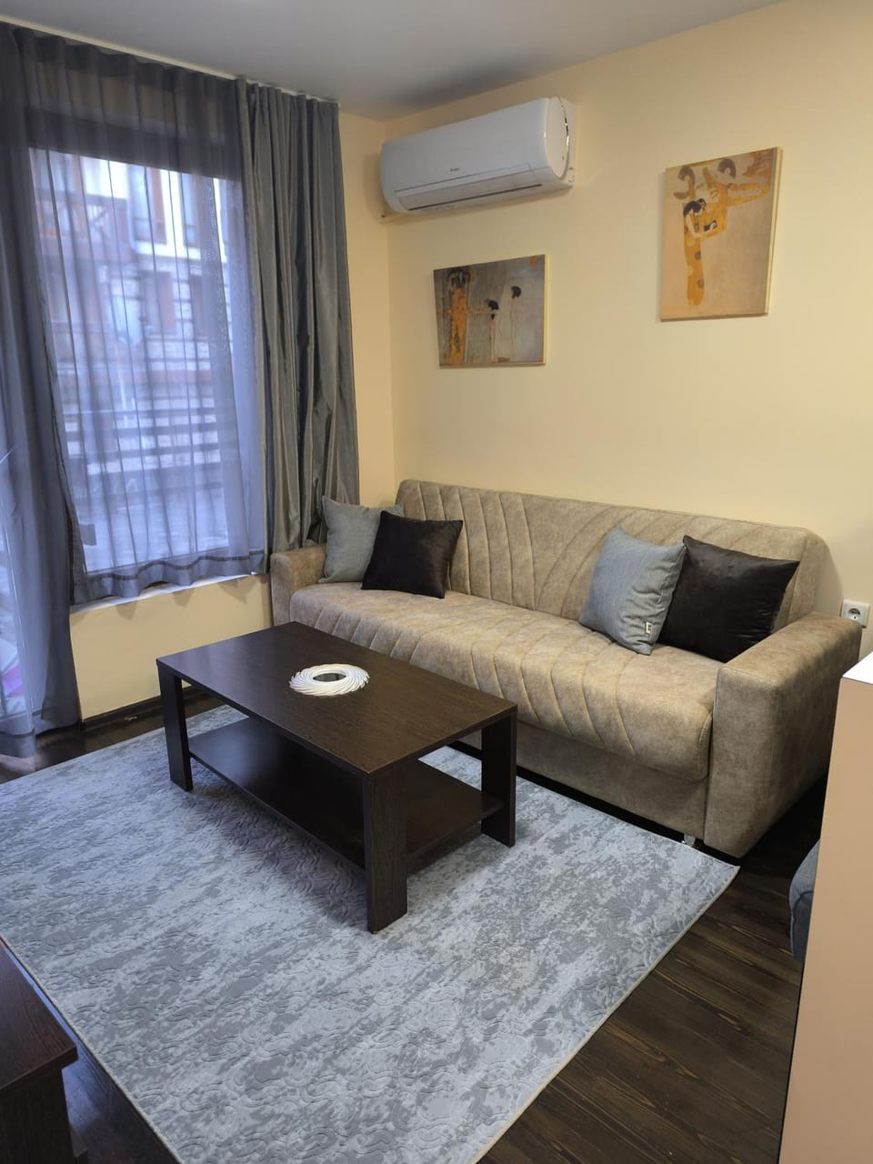 Living room, Seating area, air conditioner