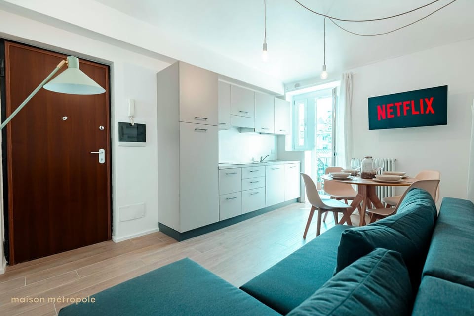 Kitchen or kitchenette, Seating area, Dining area