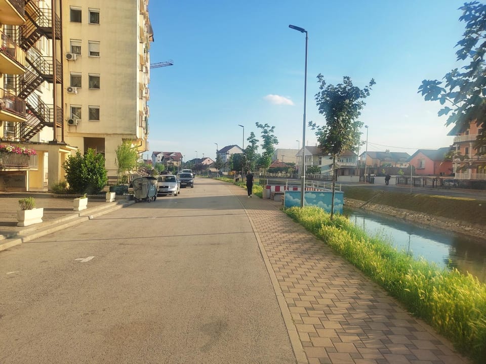 Day, Neighbourhood, Natural landscape, Street view