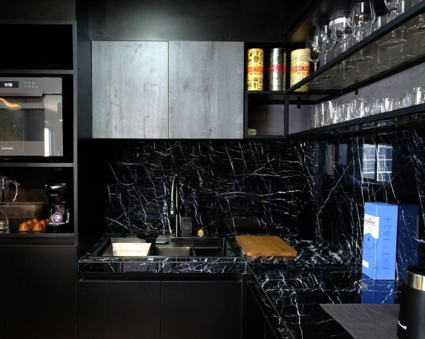 Casa Rica for adventurous fun - C Fort TB Apartment in Makati