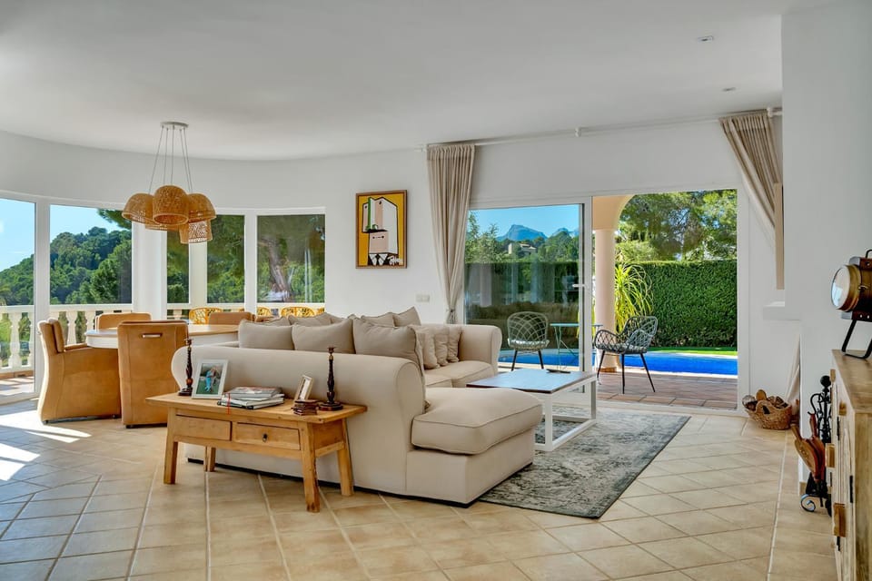 Seating area, Pool view