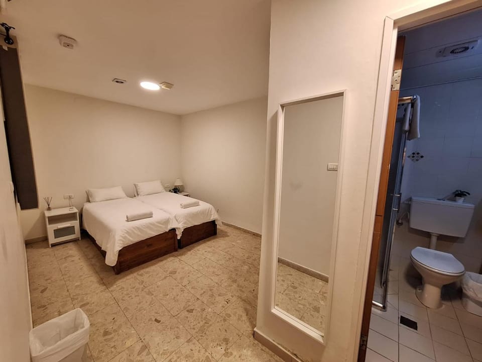 Bed, Bathroom, Bedroom, towels