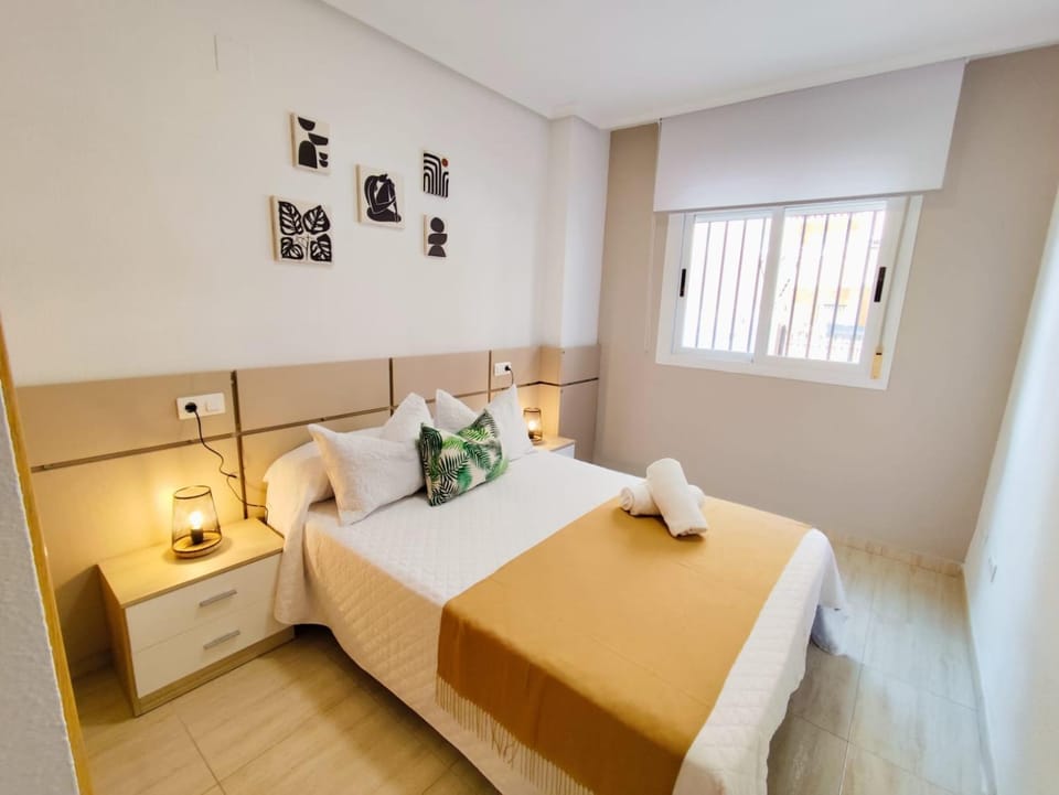 Photo of the whole room, towels