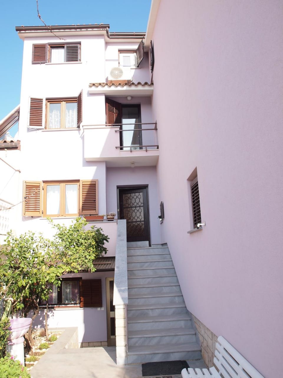 Facade/entrance