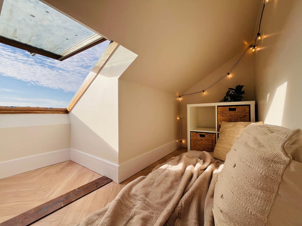 The Nook Londons Swanky Studio with FREE Parking Vacation rental in London Borough of Southwark