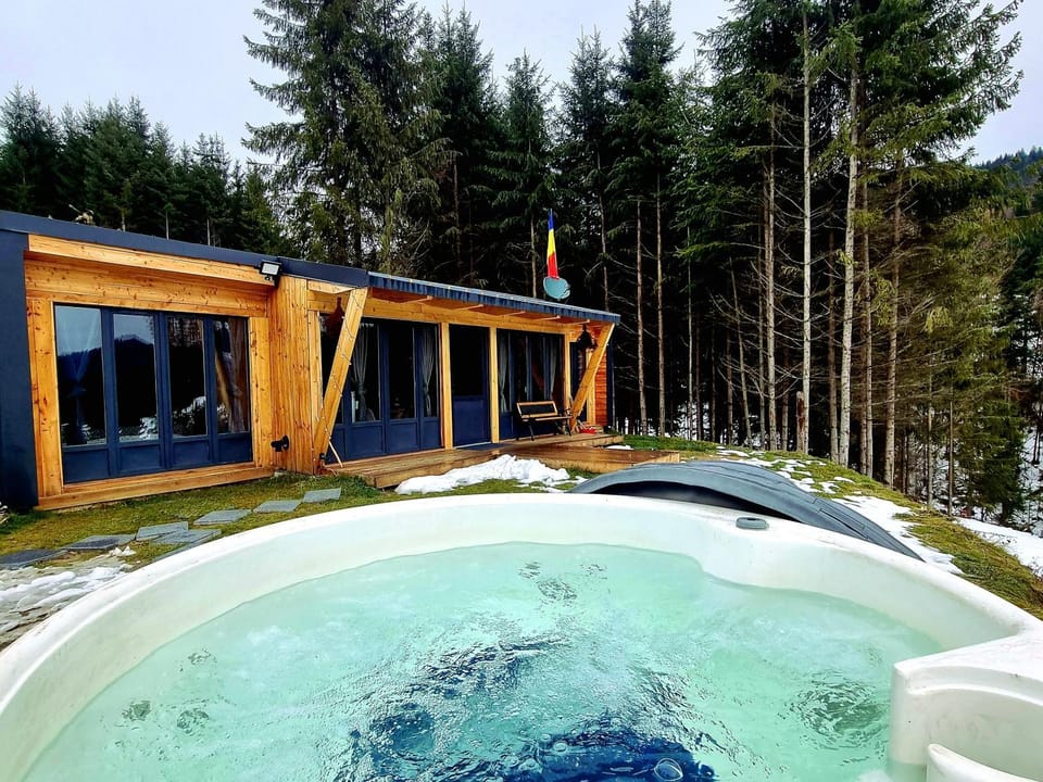 Ținutul Lupilor Nature lodge in Romania