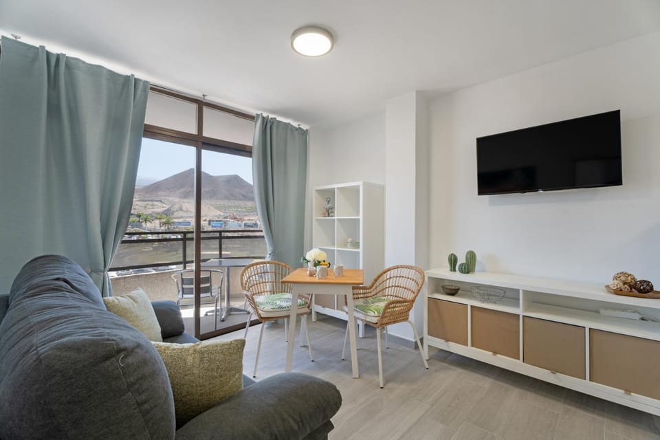 TV and multimedia, Living room, Mountain view