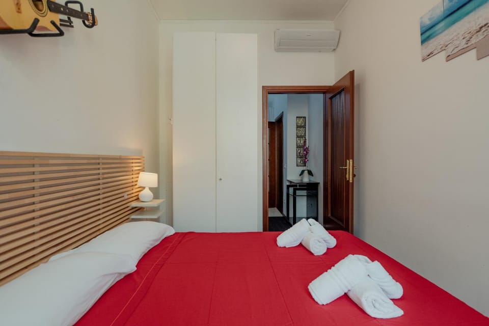 Bed, Photo of the whole room, Bedroom, towels, wardrobe, air conditioner