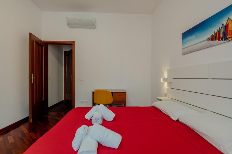 Bed, Photo of the whole room, Bedroom, towels, air conditioner