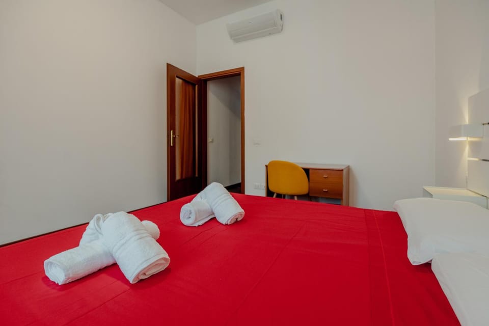 Bed, Photo of the whole room, Bedroom, towels, air conditioner
