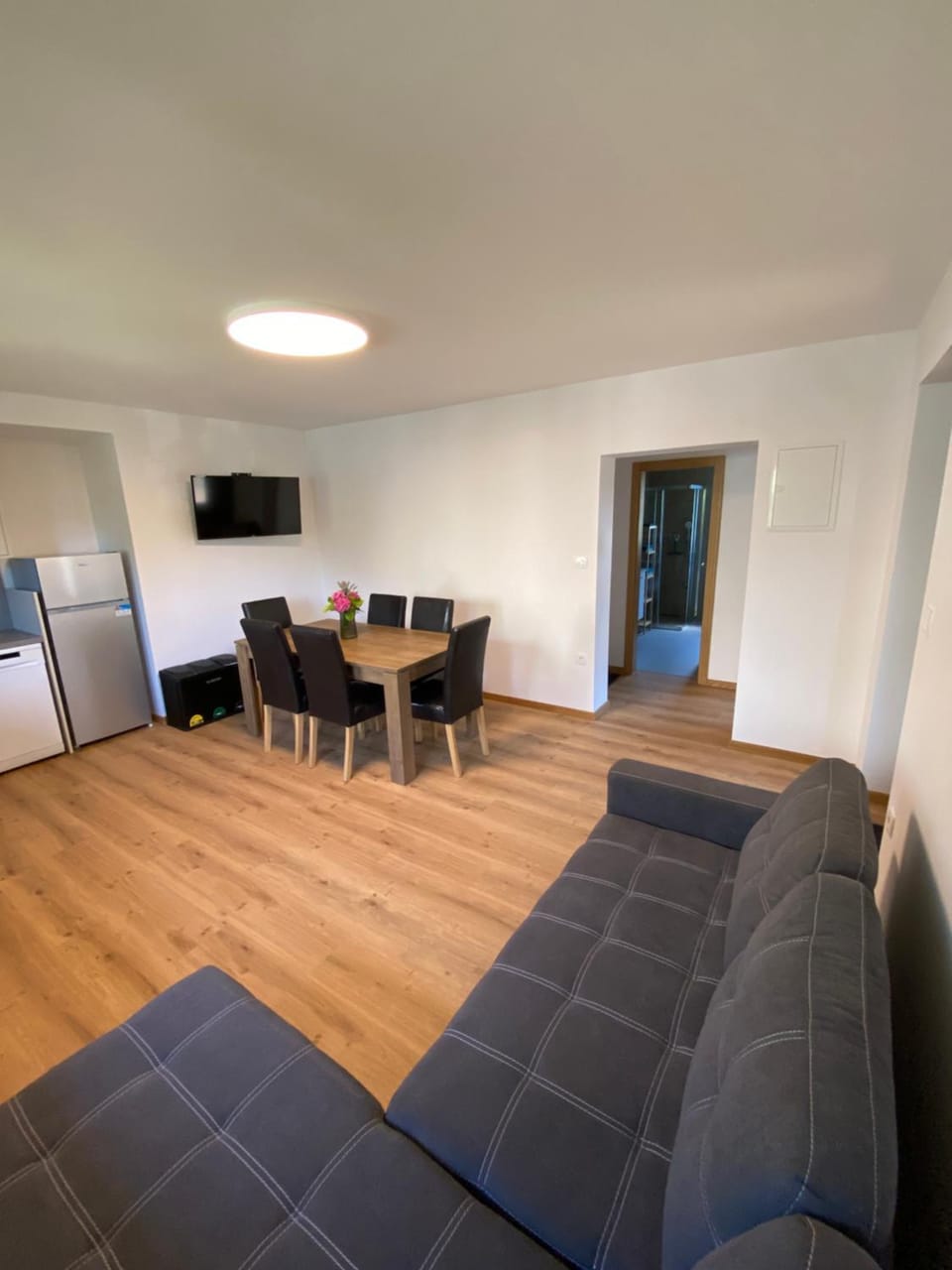 Communal lounge/ TV room, TV and multimedia, Living room, Seating area, Dining area