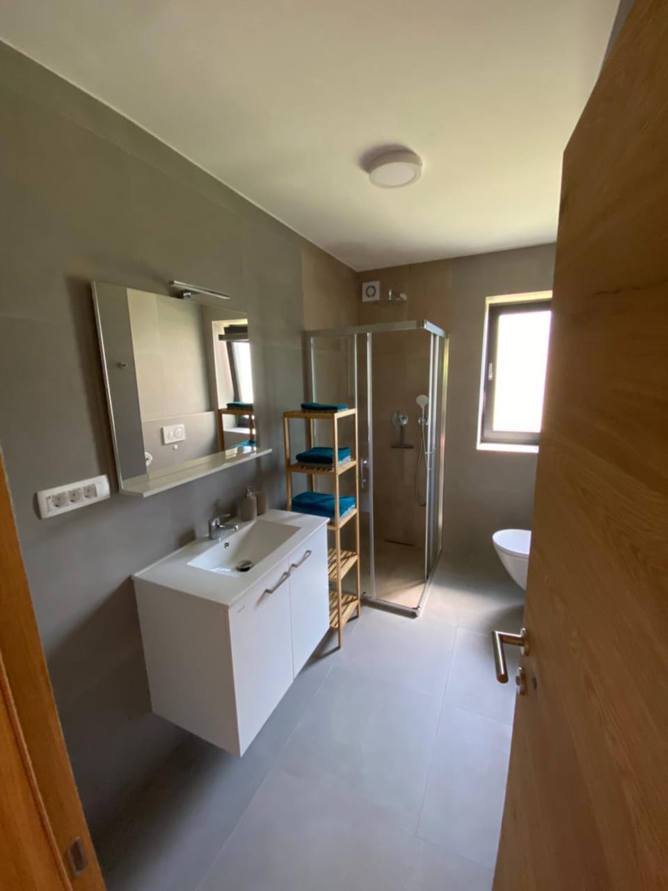 Shower, Toilet, Bathroom, towels