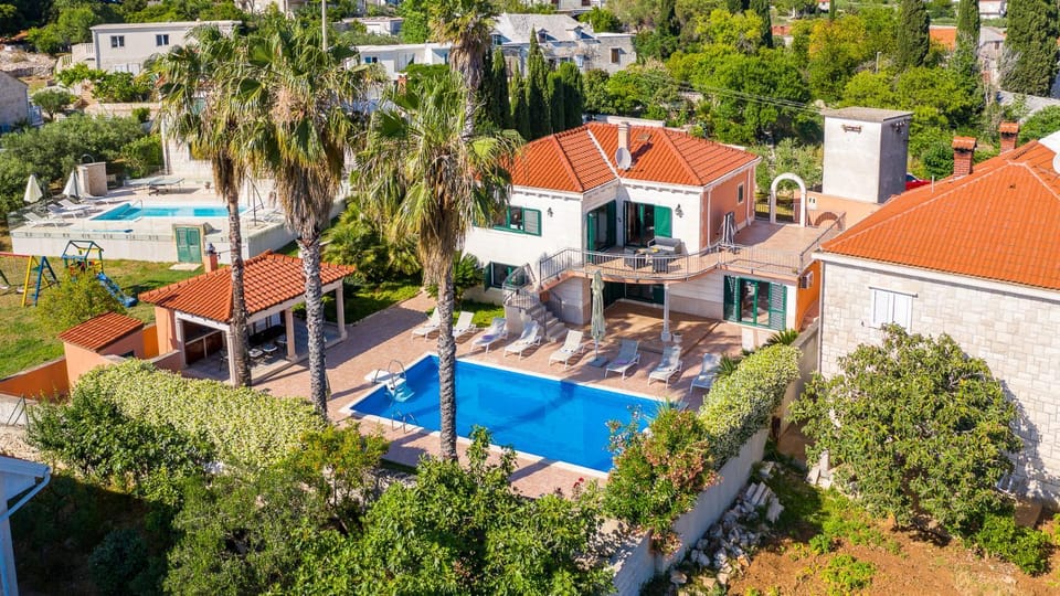 Property building, Swimming pool
