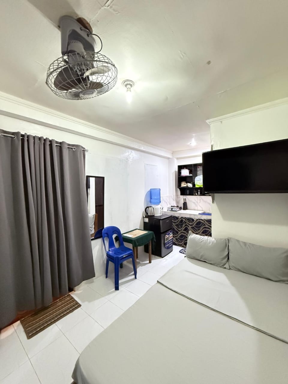 Bed, Living room, Photo of the whole room, Bedroom, air conditioner
