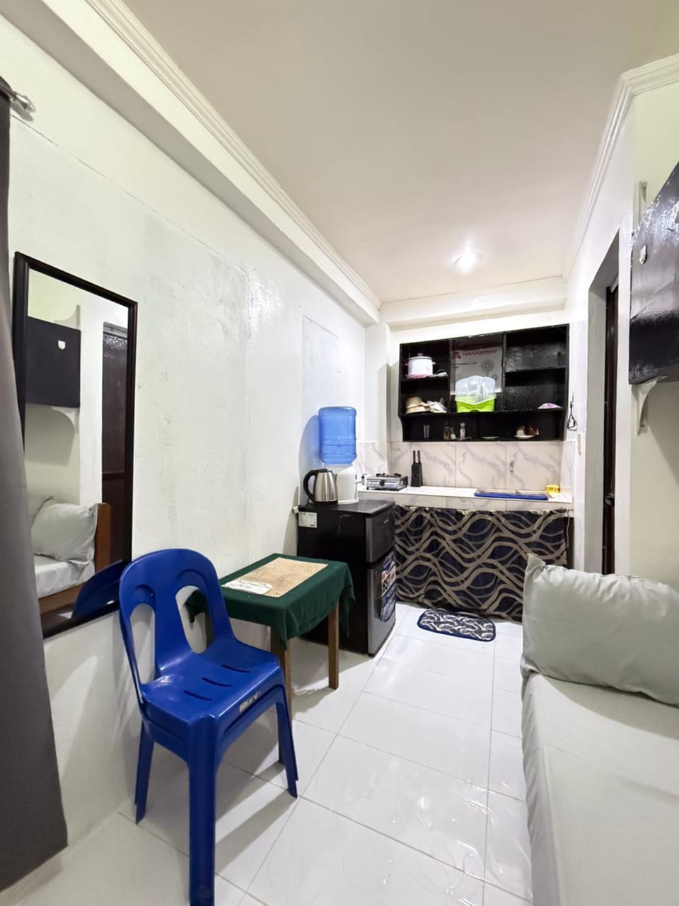 Kitchen or kitchenette, Photo of the whole room, Seating area, Dining area