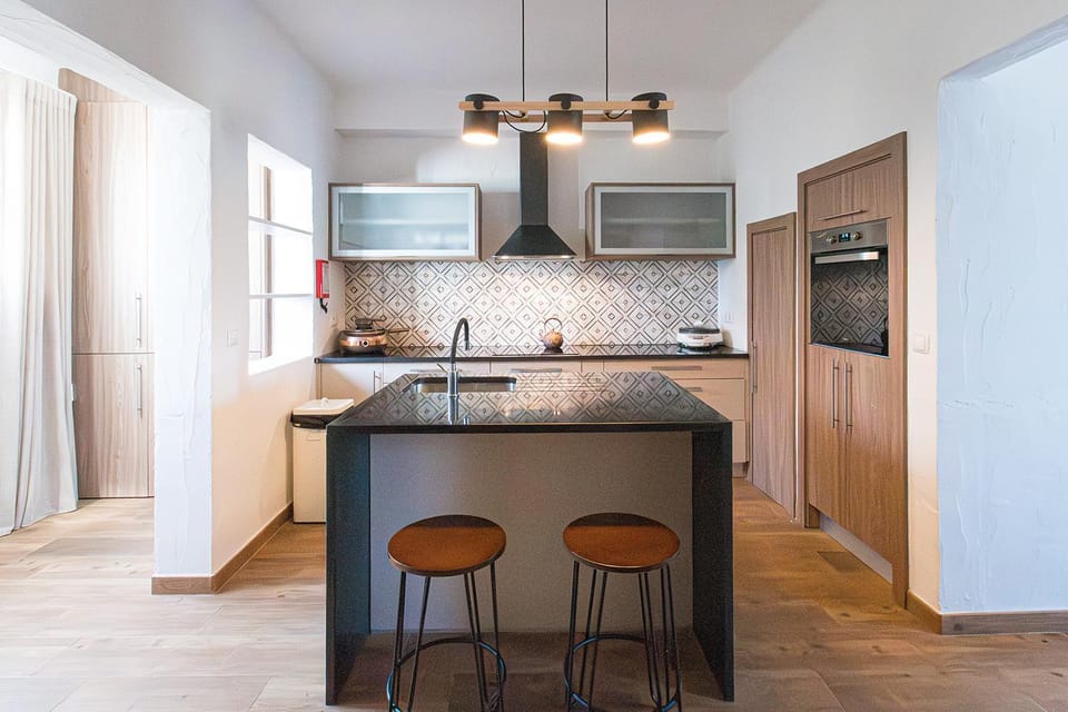Kitchen or kitchenette, Dining area, dishwasher, oven, stove