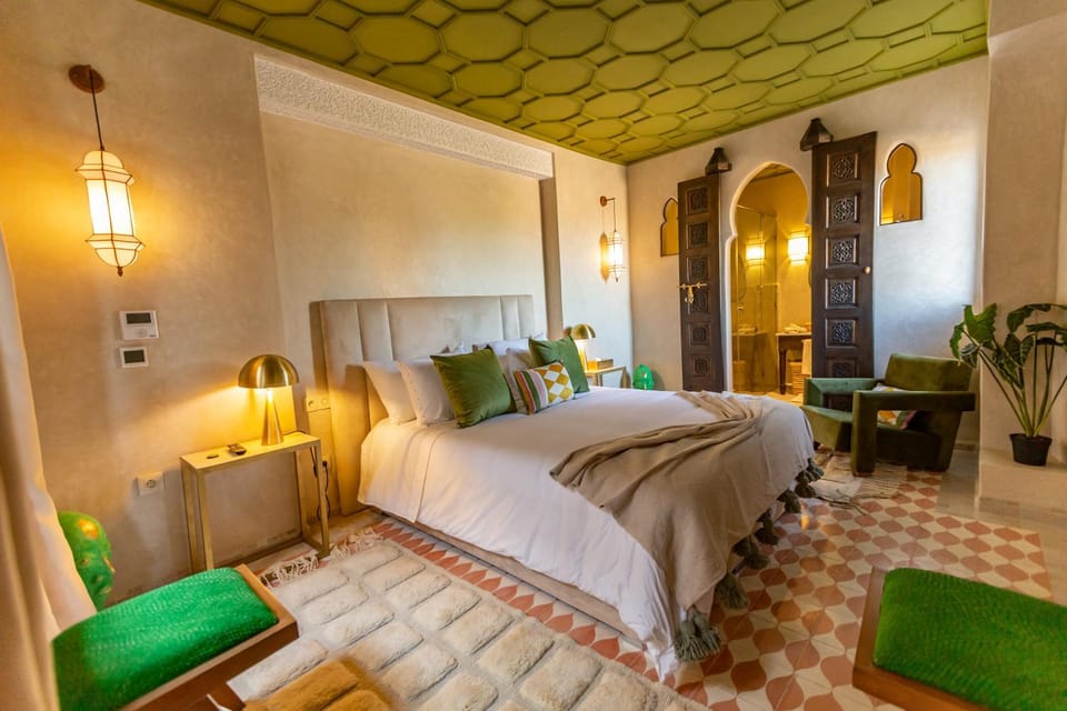 Photo of the whole room, Bedroom