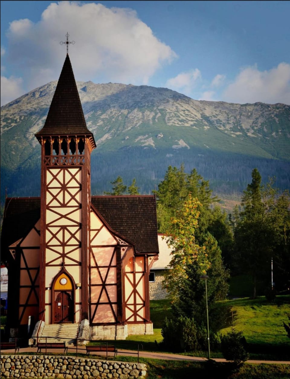 Nearby landmark, Day, Natural landscape, Landmark view, Mountain view