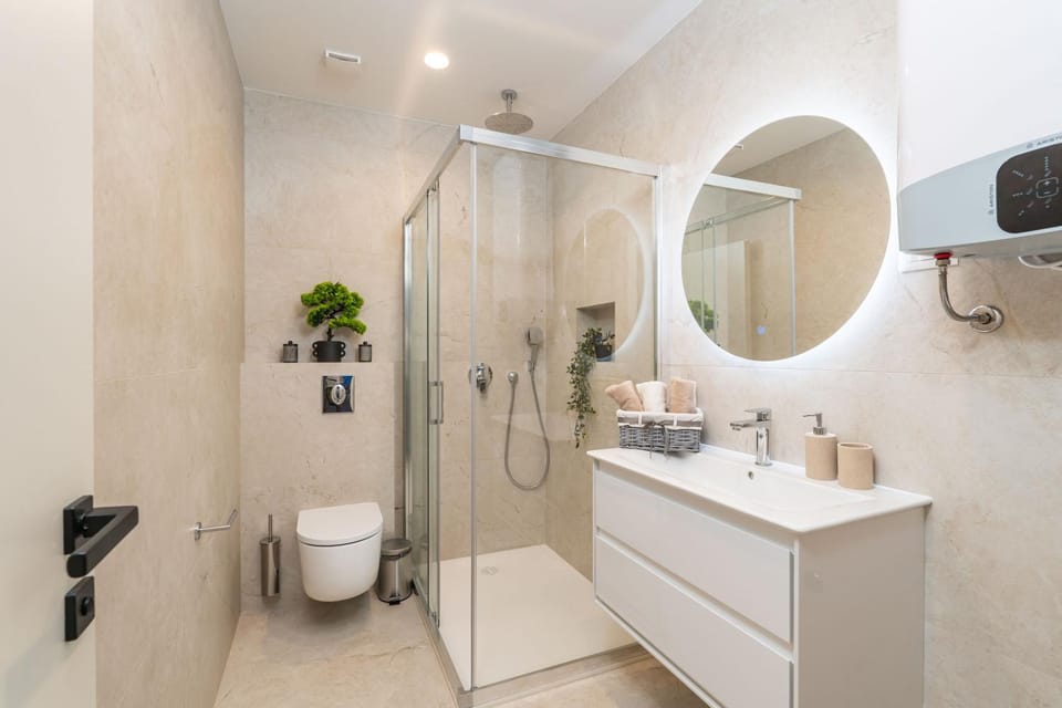 Shower, Toilet, Bathroom