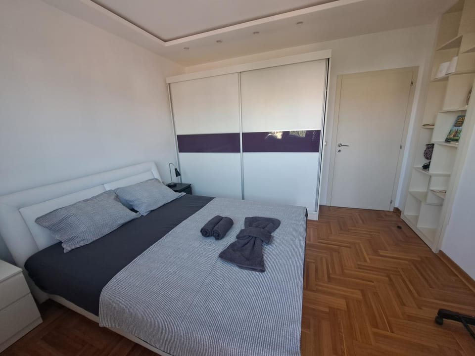 Bedroom, wardrobe