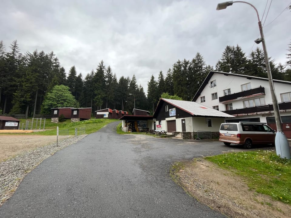 Property building, Day, Neighbourhood, Natural landscape, Street view, Parking