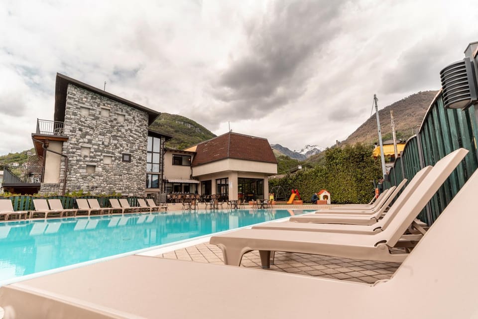 Property building, Swimming pool, Swimming pool