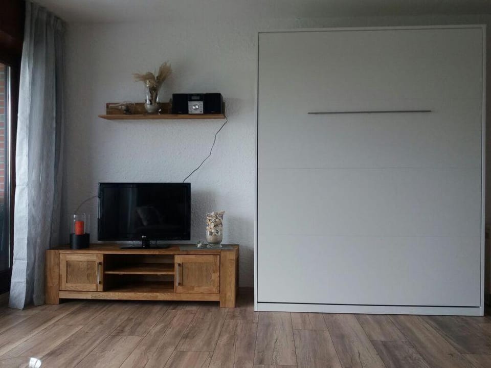 Bed, TV and multimedia