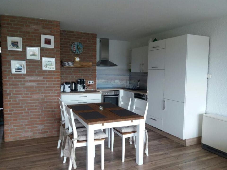 Kitchen or kitchenette, Dining area, oven, pet friendly, stove