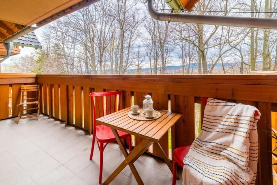 Patio, Day, Natural landscape, View (from property/room), Balcony/Terrace, Living room, Seating area, Dining area, Mountain view