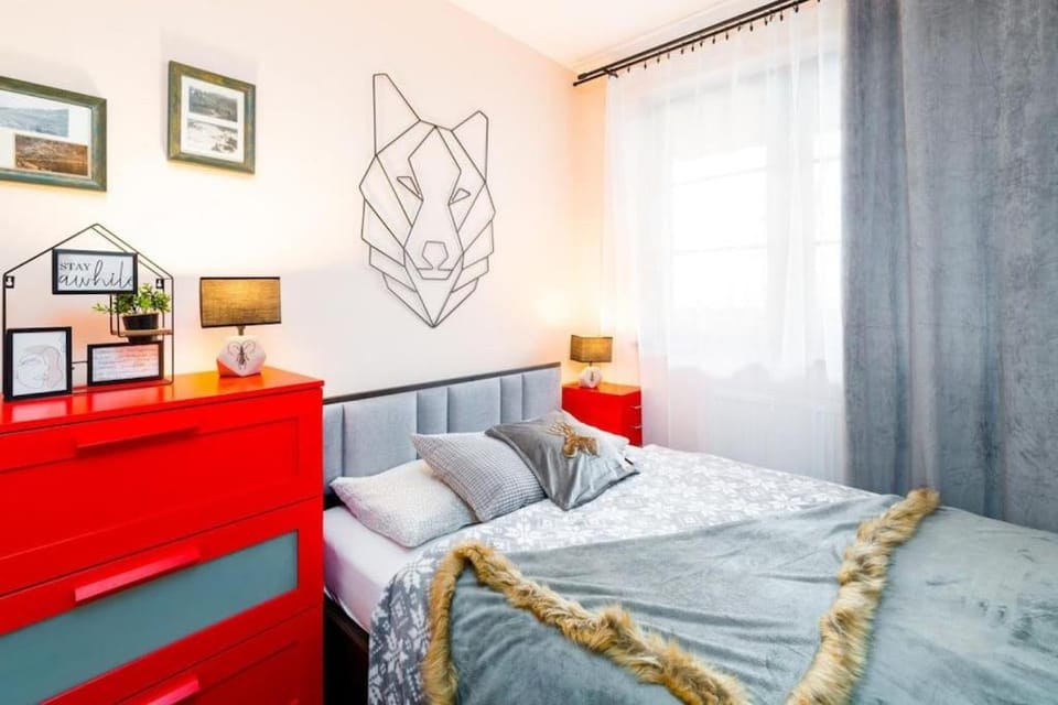 Bed, Living room, Photo of the whole room, Seating area, Bedroom