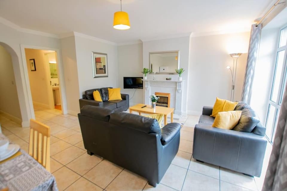 17 - Modern 2BR Stay - Sleeps 4 Apartment in Galway