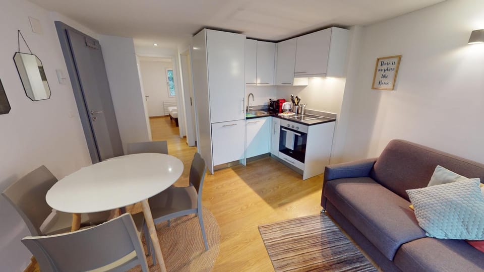 Kitchen or kitchenette, Seating area, Dining area