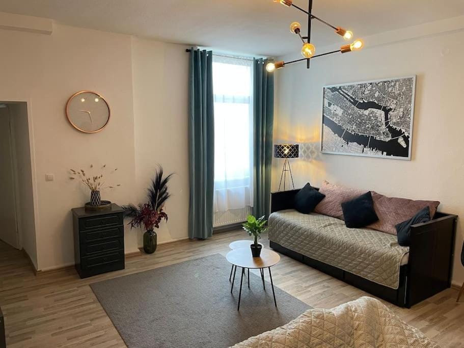 Living room, Photo of the whole room, Seating area