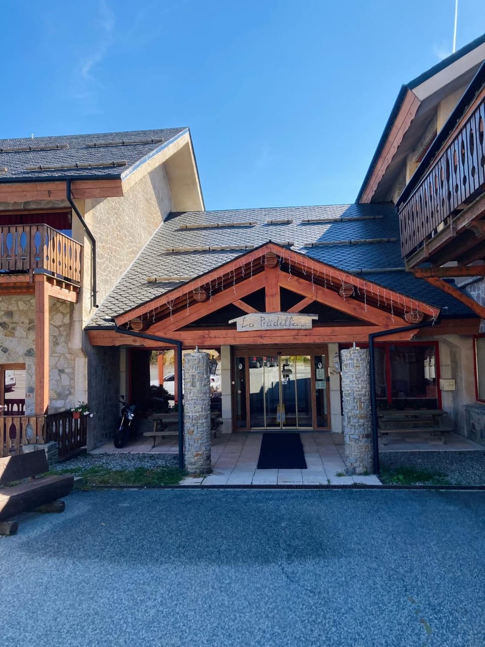 Property building, Facade/entrance